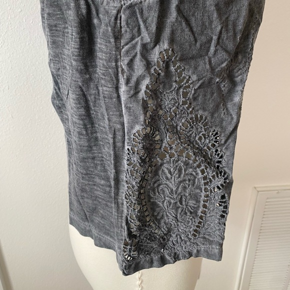 Express Eyelet Blouse - Tank - Picture 4 of 14